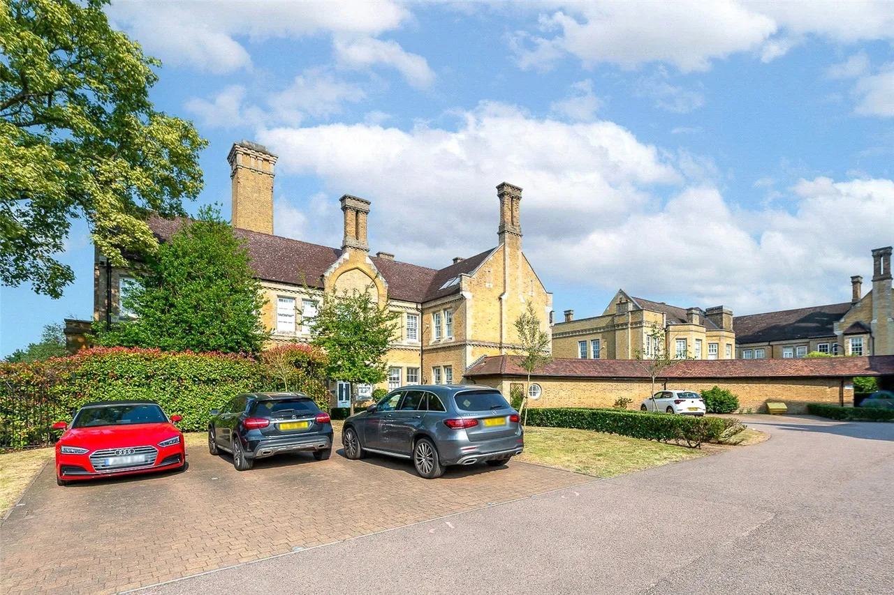 Bunstone Hall, Chapel Drive, DA2, photo 2