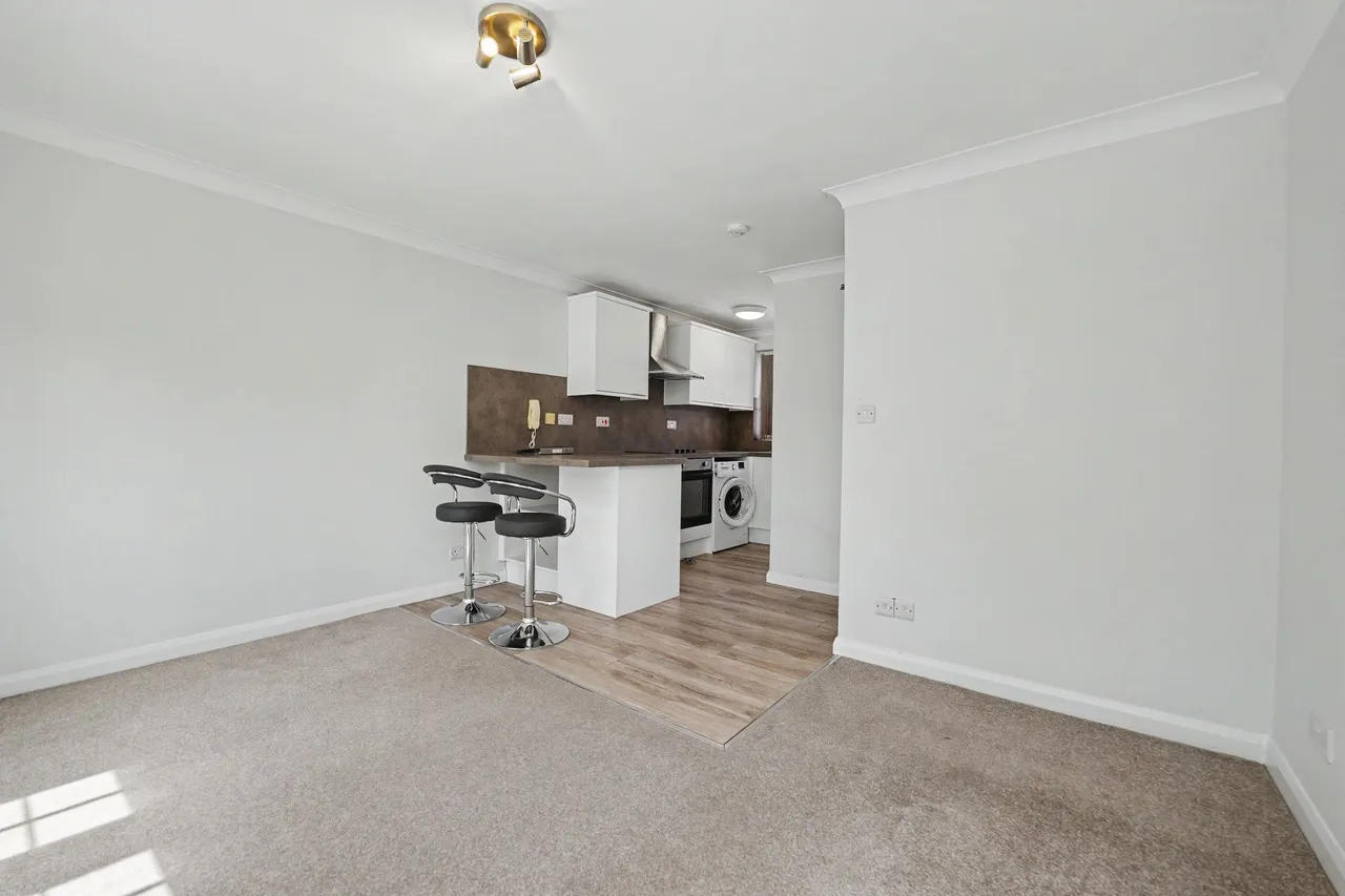 St. Marys Road, Hampton Court, LE16, photo 2