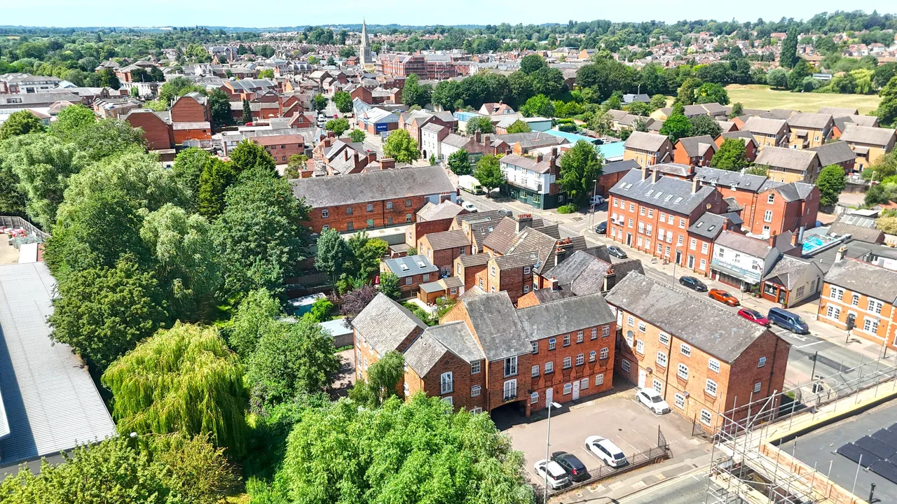 2 bed flat for sale — St. Marys Road, Hampton Court, LE16