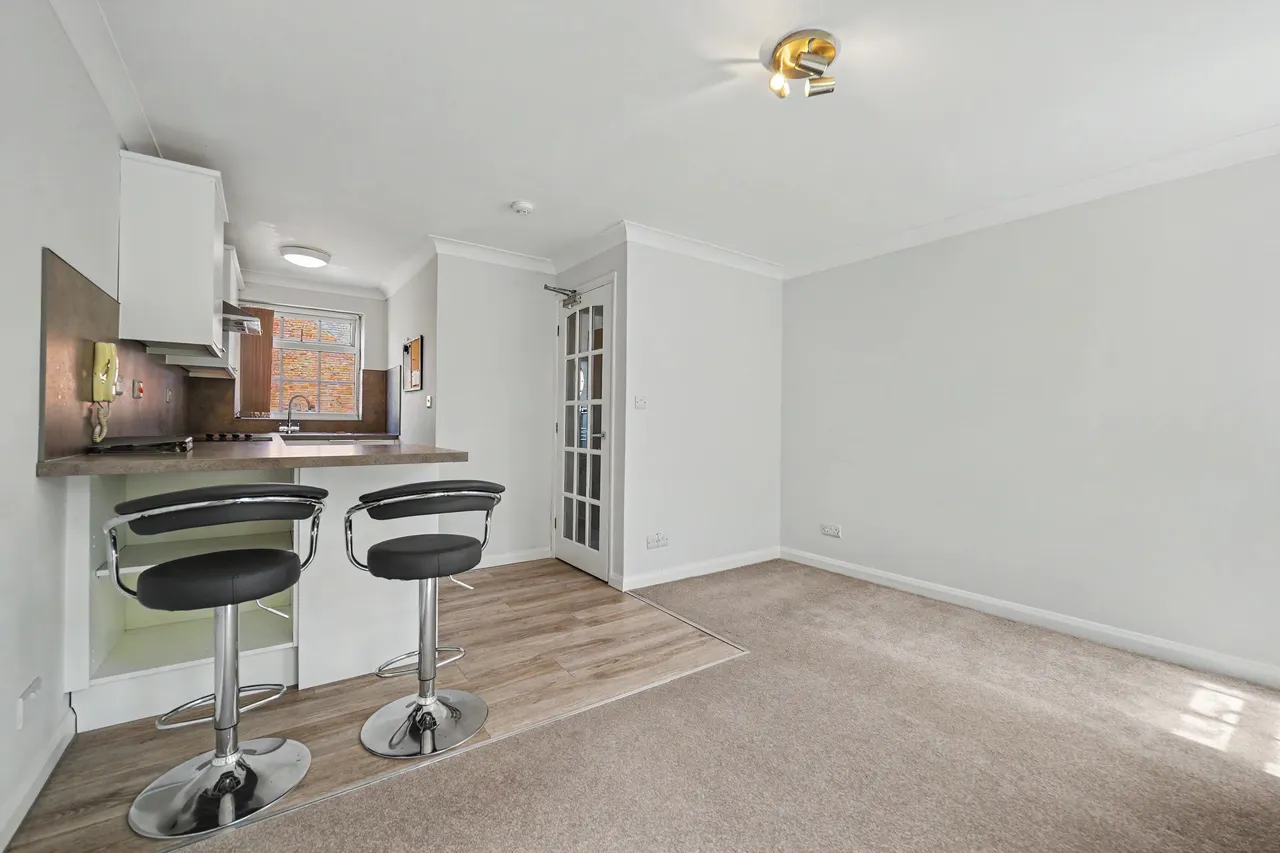 St. Marys Road, Hampton Court, LE16, photo 3