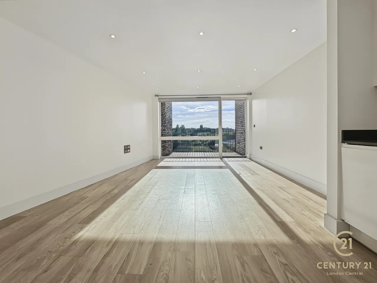 Lakeside Drive, Park Royal, NW10, photo 2