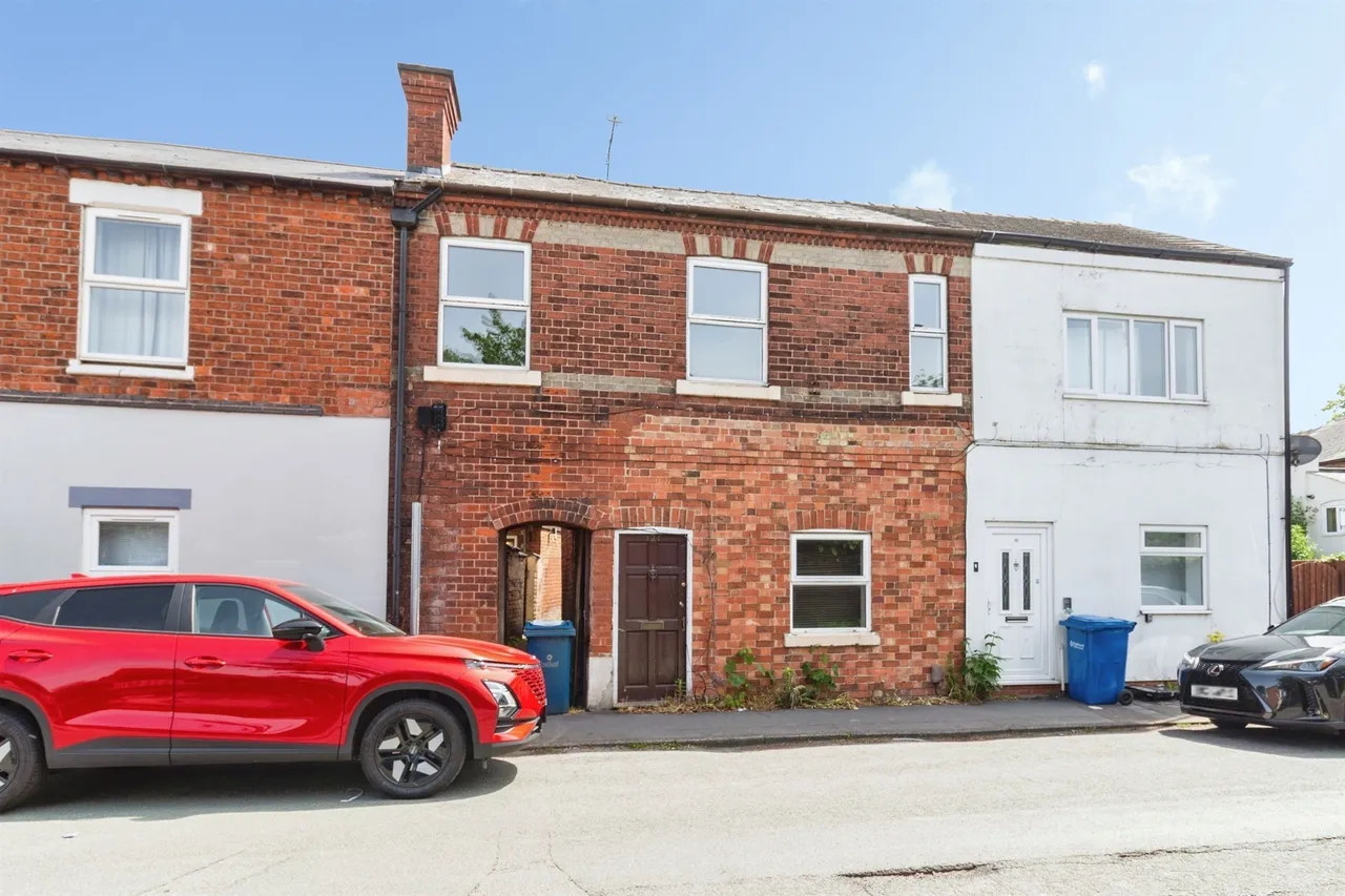 3 bed house for sale — Marston Road, Stafford