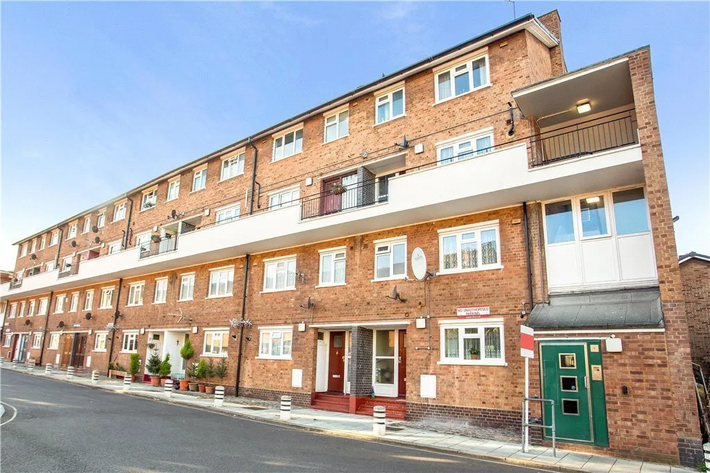 4 bed flat for sale — Morris House, Solon New Road Estate, London, SW4