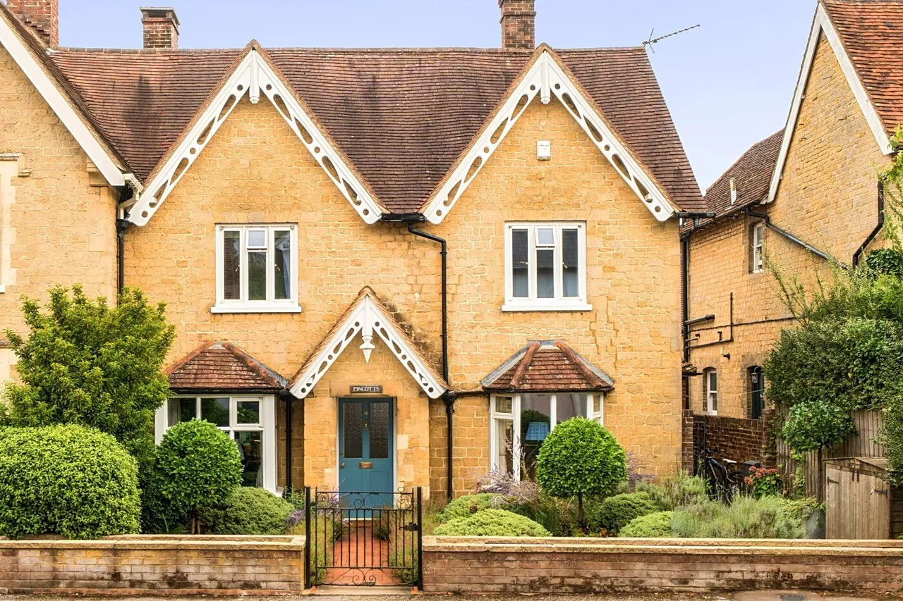 3 bed house for sale, Petworth Road, Haslemere, GU27