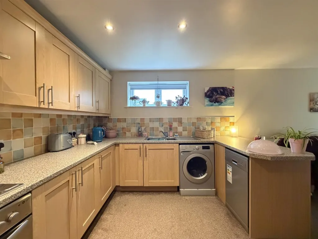 The Plantations, Bradford, BD12, photo 6