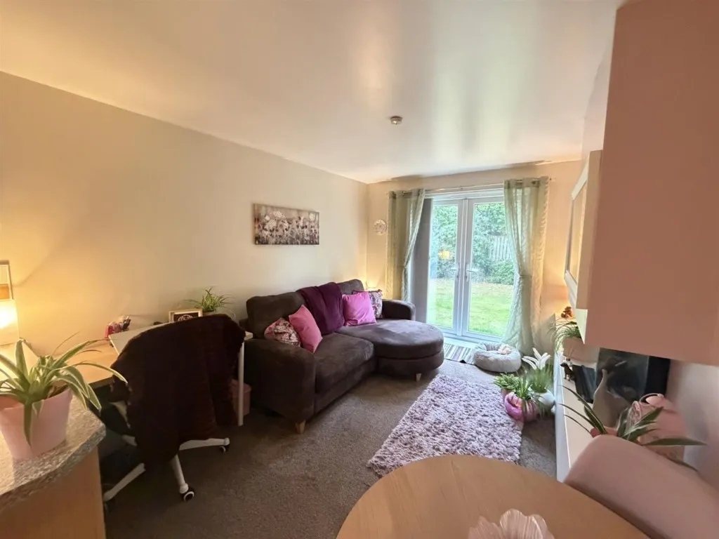 The Plantations, Bradford, BD12, photo 2