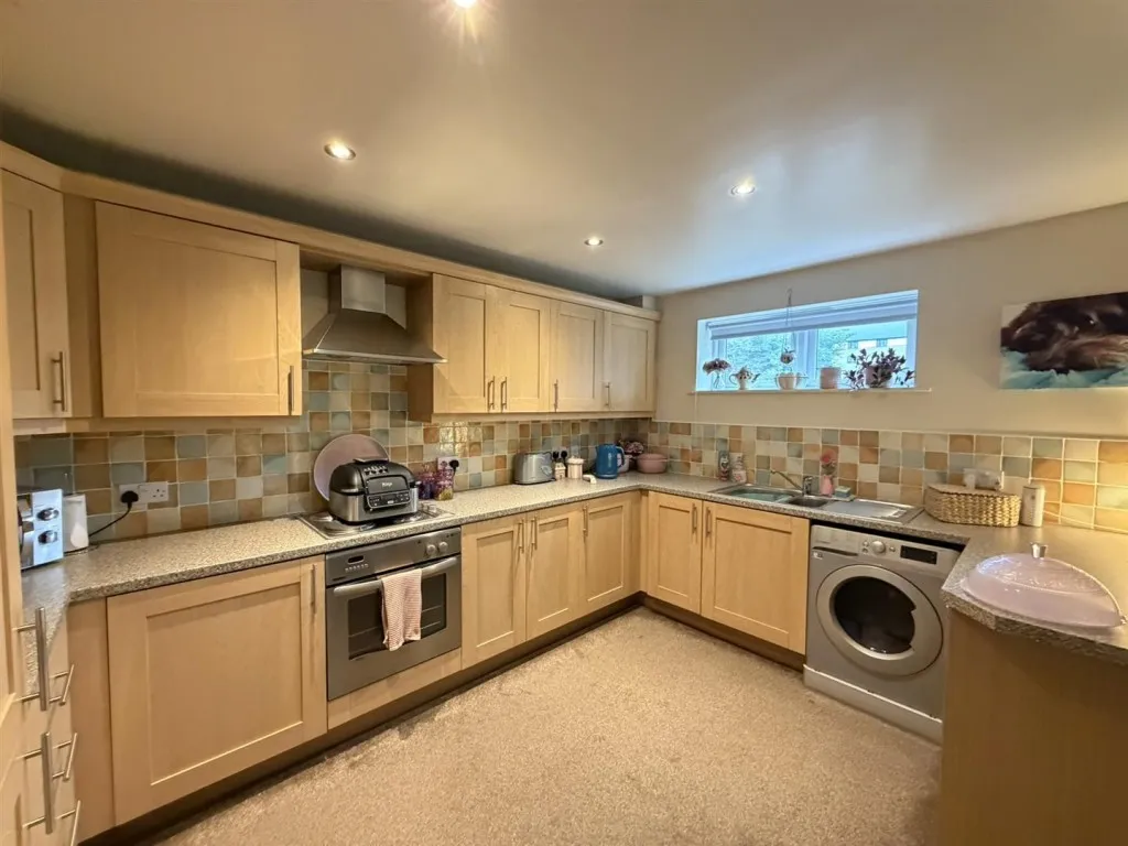 The Plantations, Bradford, BD12, photo 5