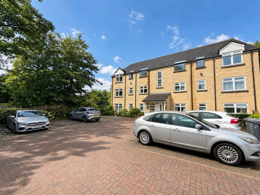 2 bed flat for sale, The Plantations, Bradford, BD12