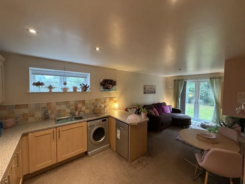 The Plantations, Bradford, BD12, photo 4