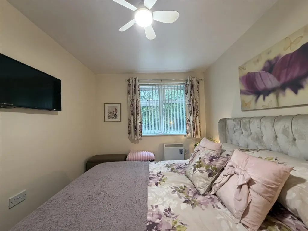 The Plantations, Bradford, BD12, photo 9
