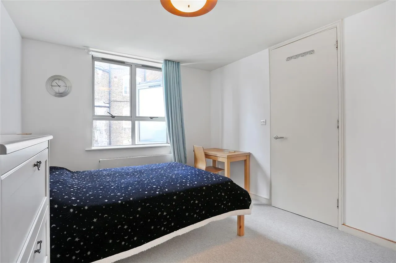 Seven Sisters Road, London, photo 10