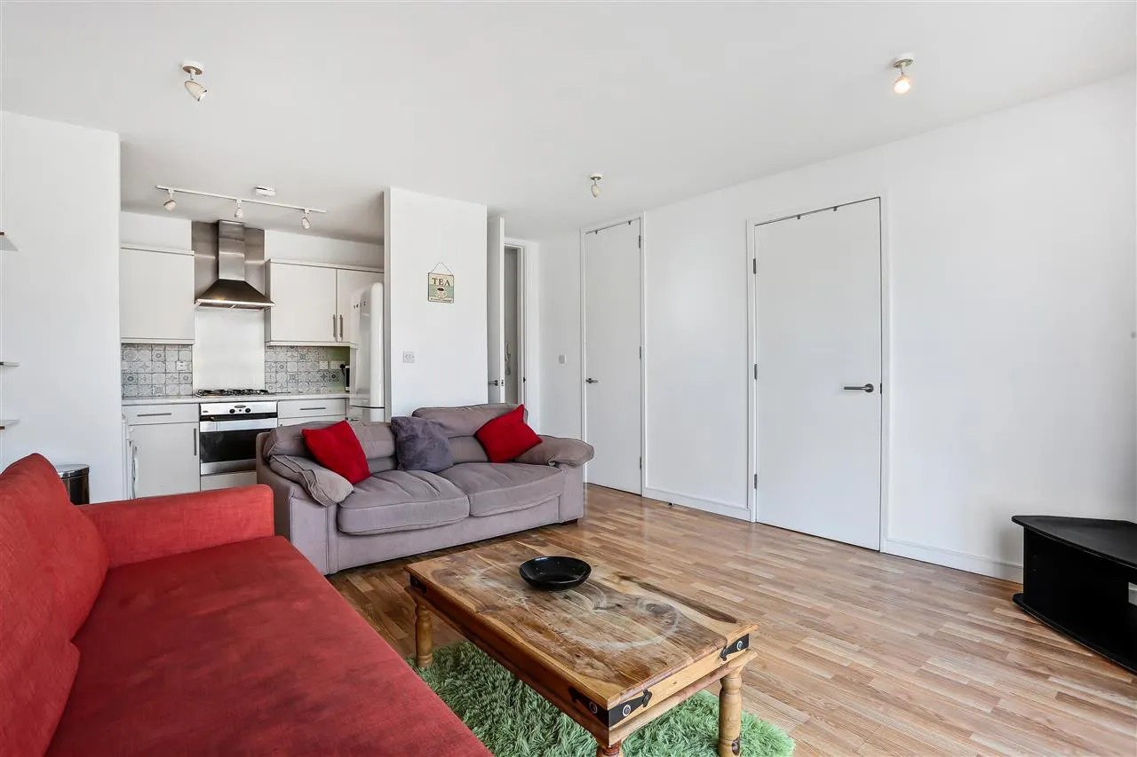 Seven Sisters Road, London, photo 6