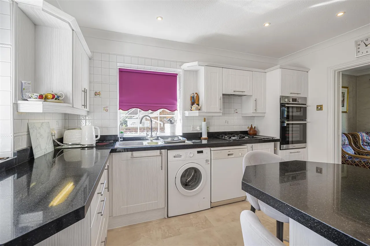 Fairways Close, Seaford, photo 15