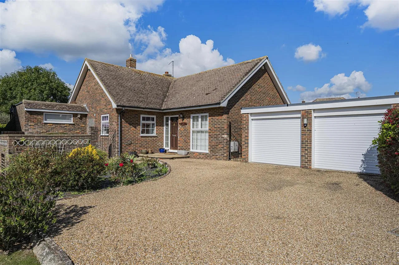 3 bed house for sale, Fairways Close, Seaford
