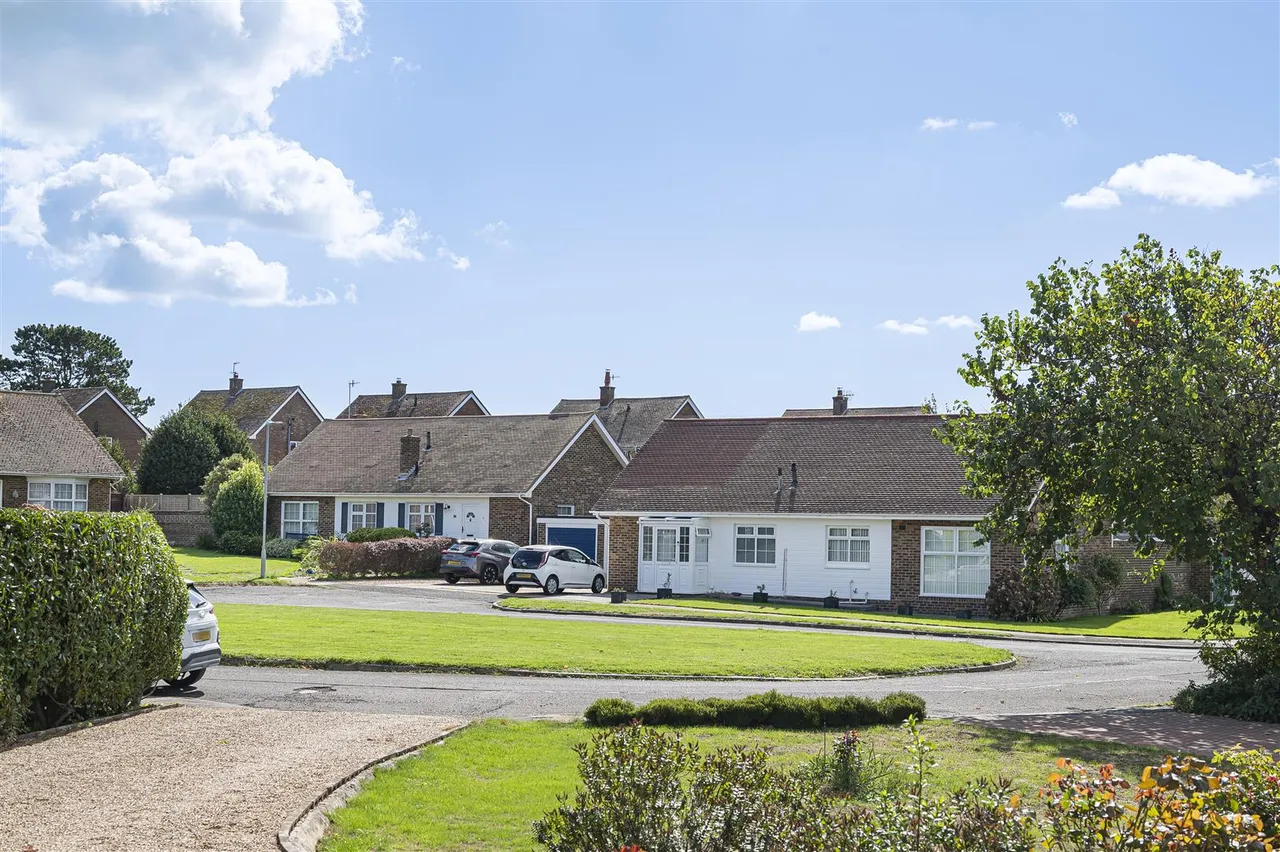 Fairways Close, Seaford, photo 36