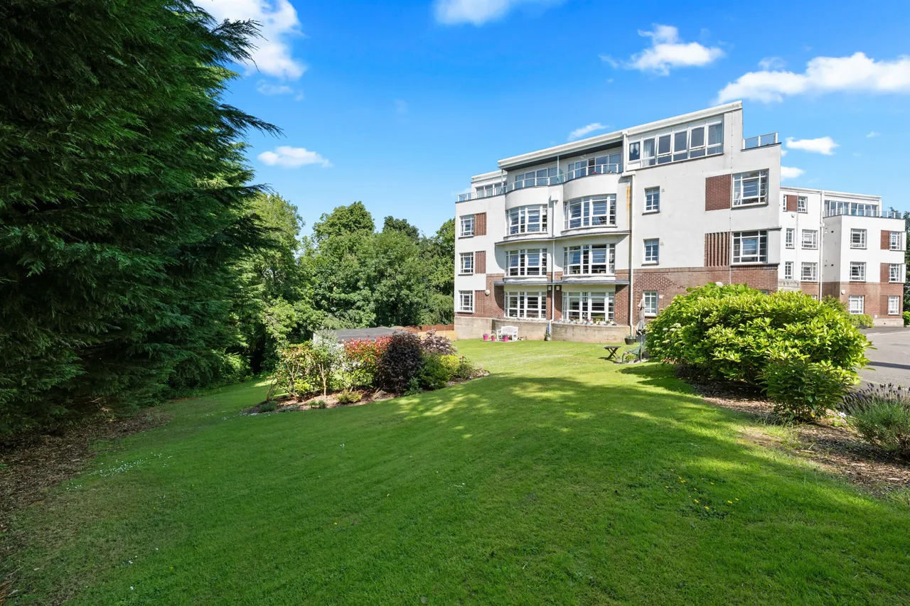 Sandringham Court, Newton Mearns, photo 18