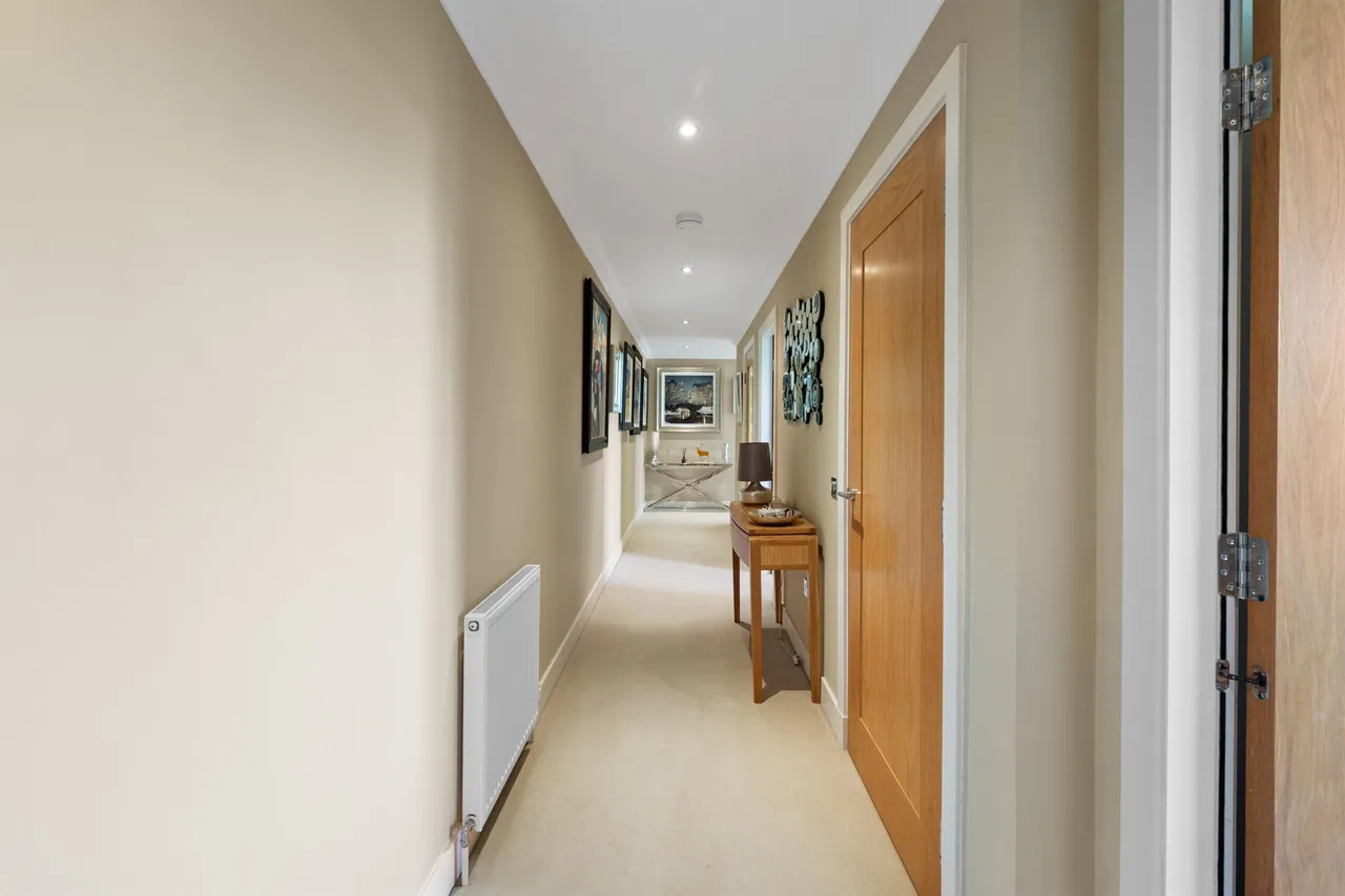 Sandringham Court, Newton Mearns, photo 10