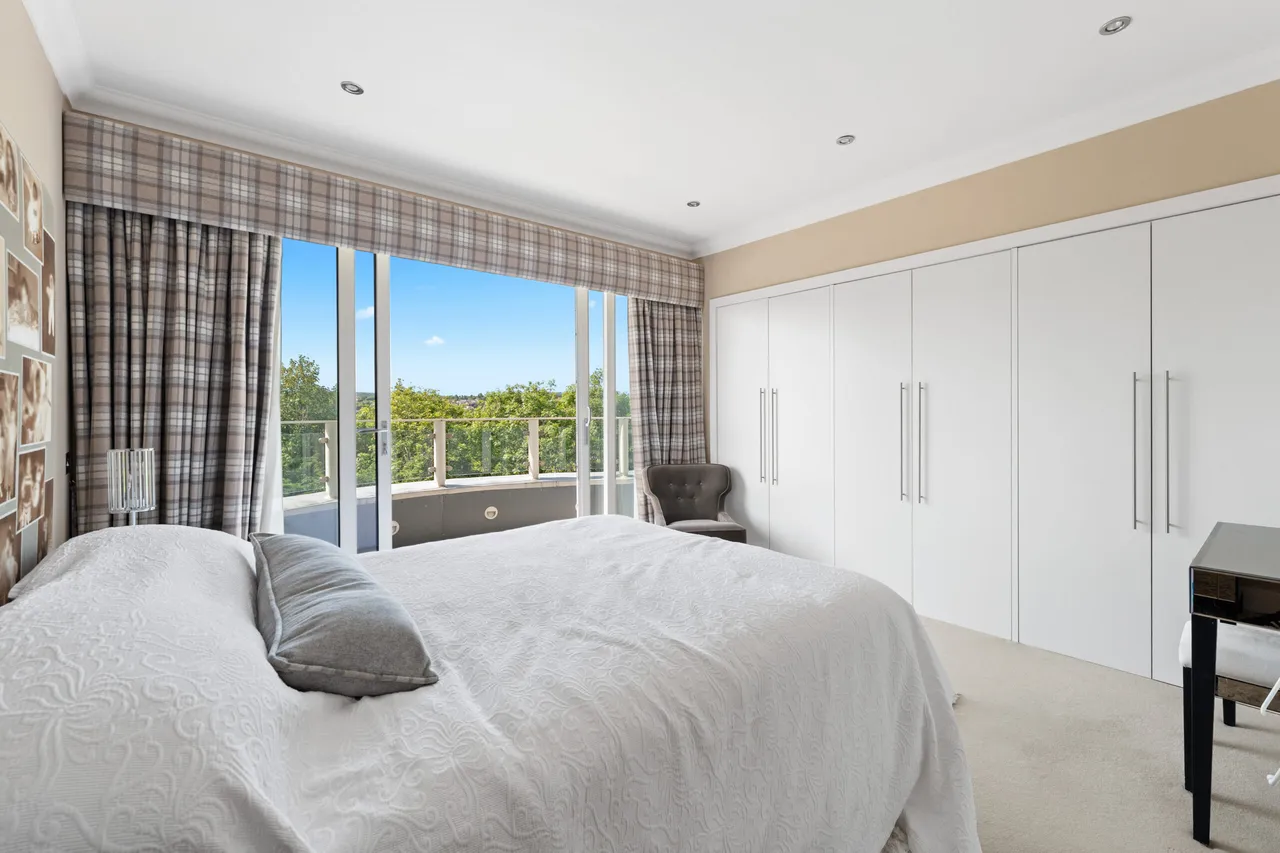 Sandringham Court, Newton Mearns, photo 11