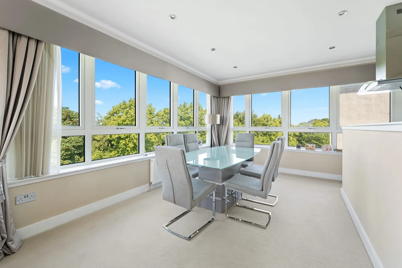 Sandringham Court, Newton Mearns, photo 7