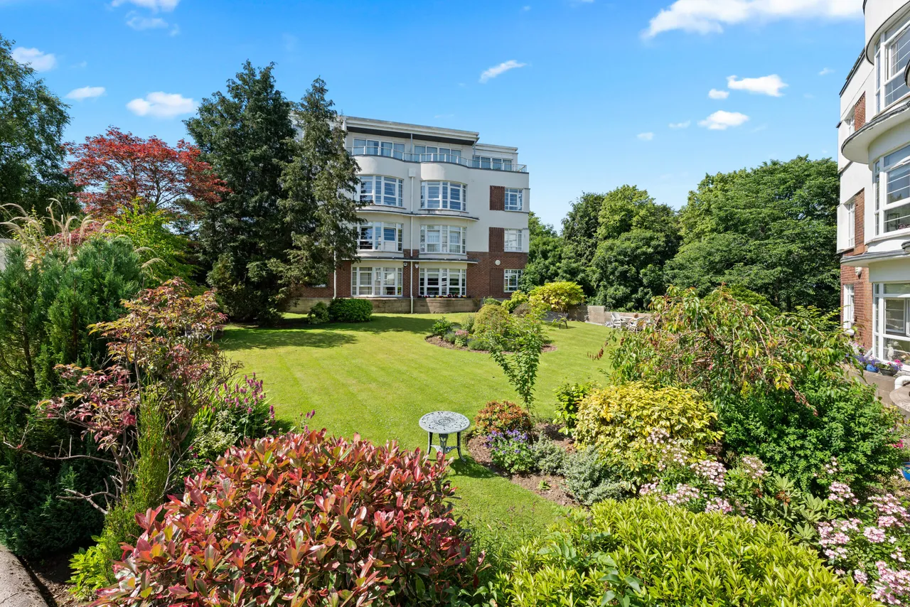 Sandringham Court, Newton Mearns, photo 17