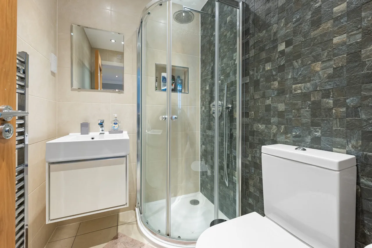 Sandringham Court, Newton Mearns, photo 12