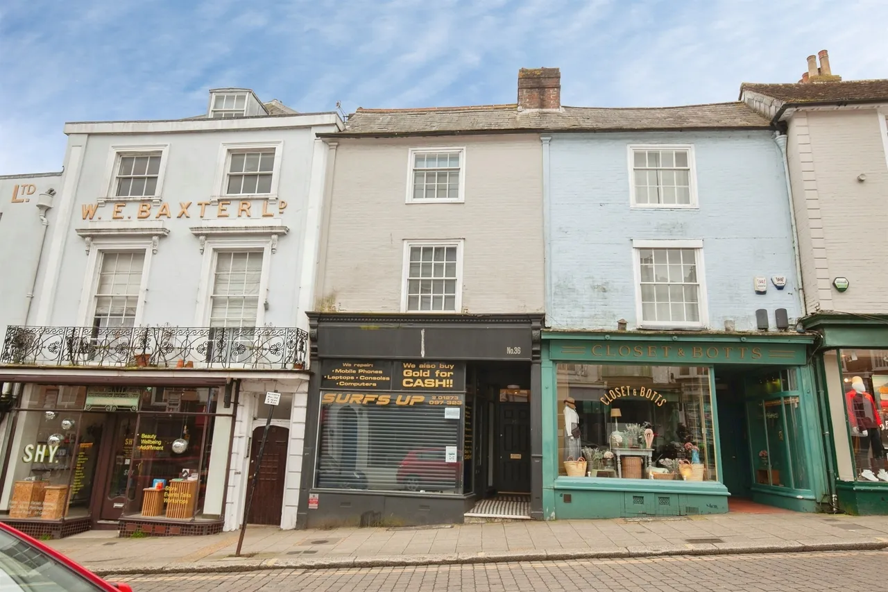 2 bed flat for sale — High Street, Lewes