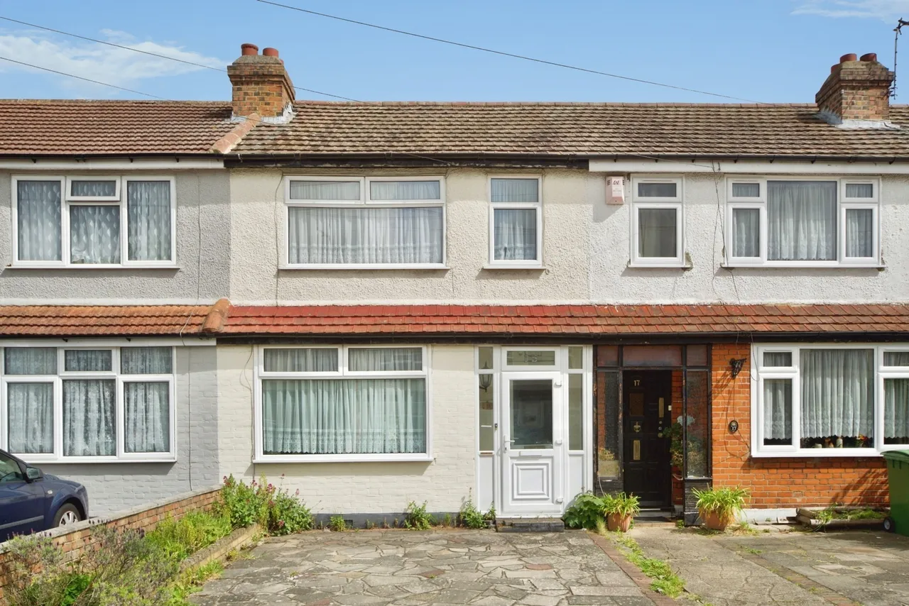 2 bed house for sale — Eastbury Road, Romford, Essex, RM7