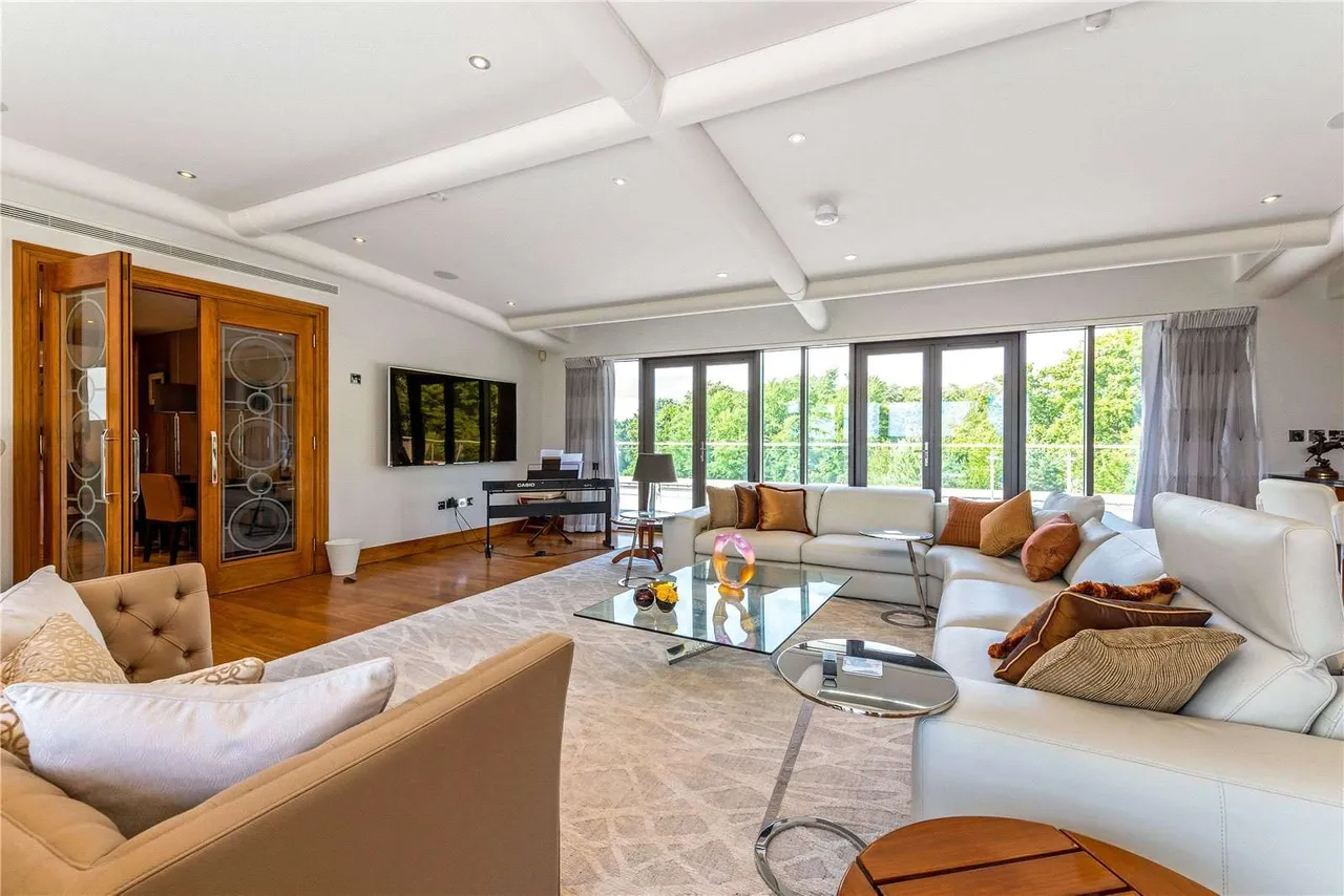 Charters, Charters Road, Sunningdale, Ascot, Berkshire, SL5 9GE, photo 8