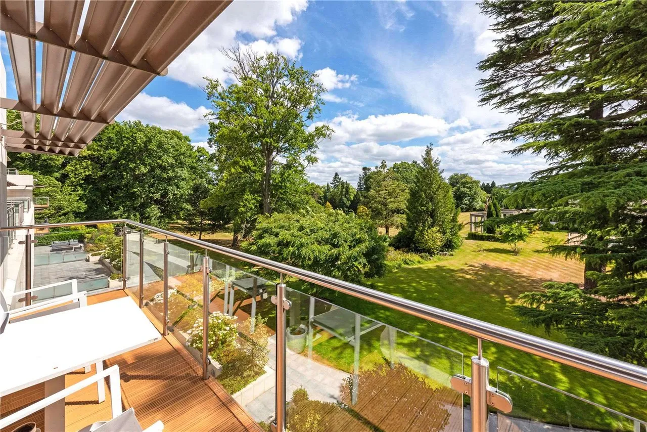 Charters, Charters Road, Sunningdale, Ascot, Berkshire, SL5 9GE, photo 2
