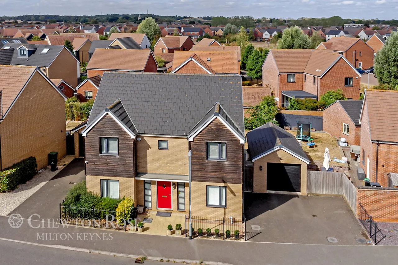 4 bed house for sale, Folkes Road, Wootton