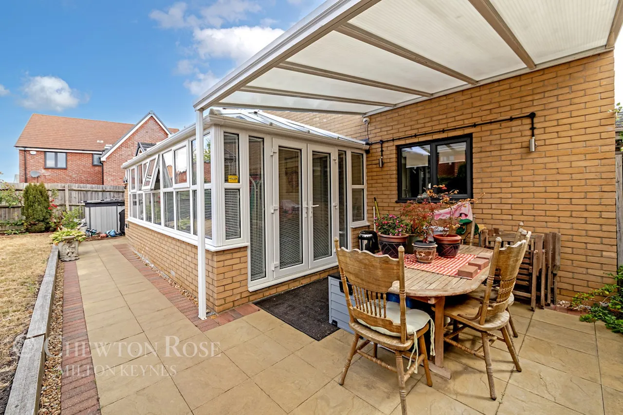 Folkes Road, Wootton, photo 34