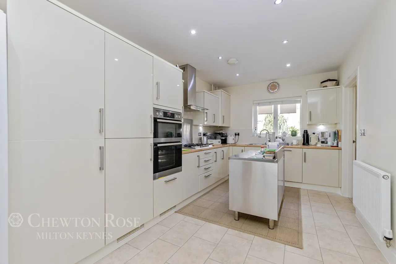 Folkes Road, Wootton, photo 14