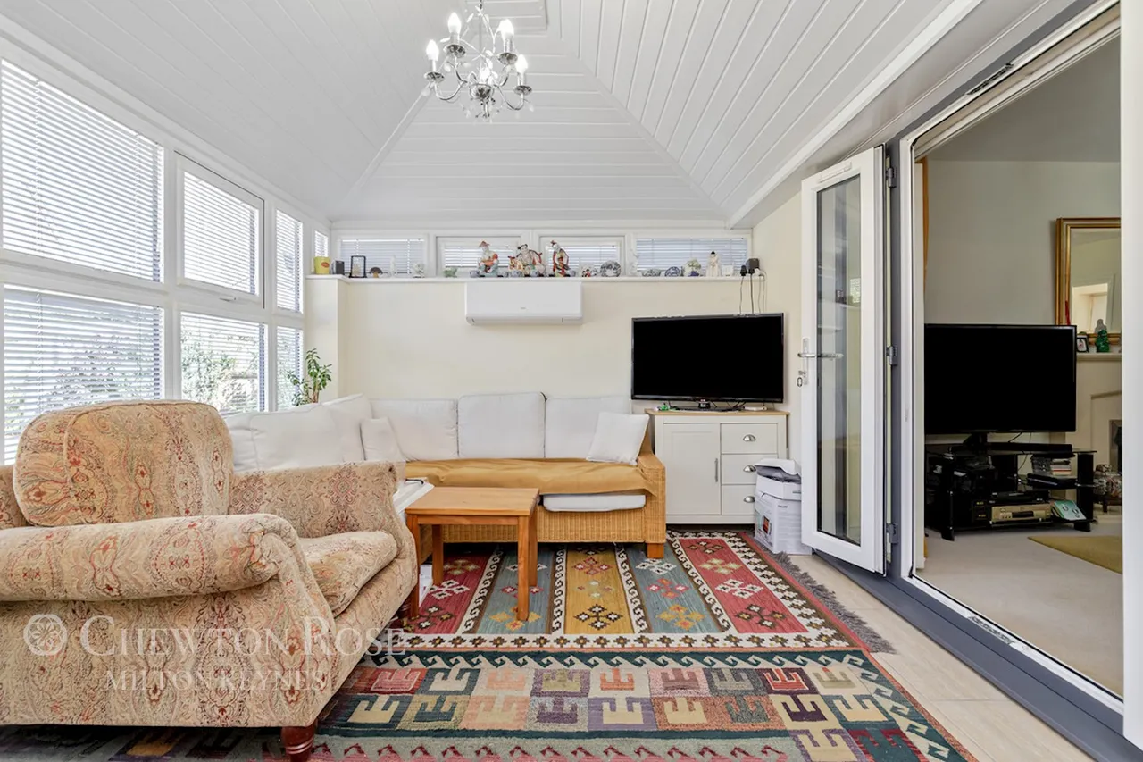 Folkes Road, Wootton, photo 11