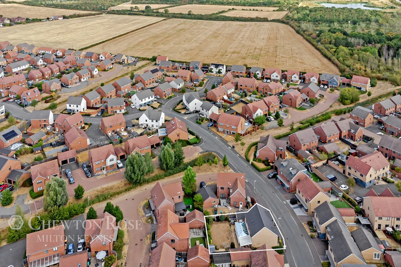 Folkes Road, Wootton, photo 38