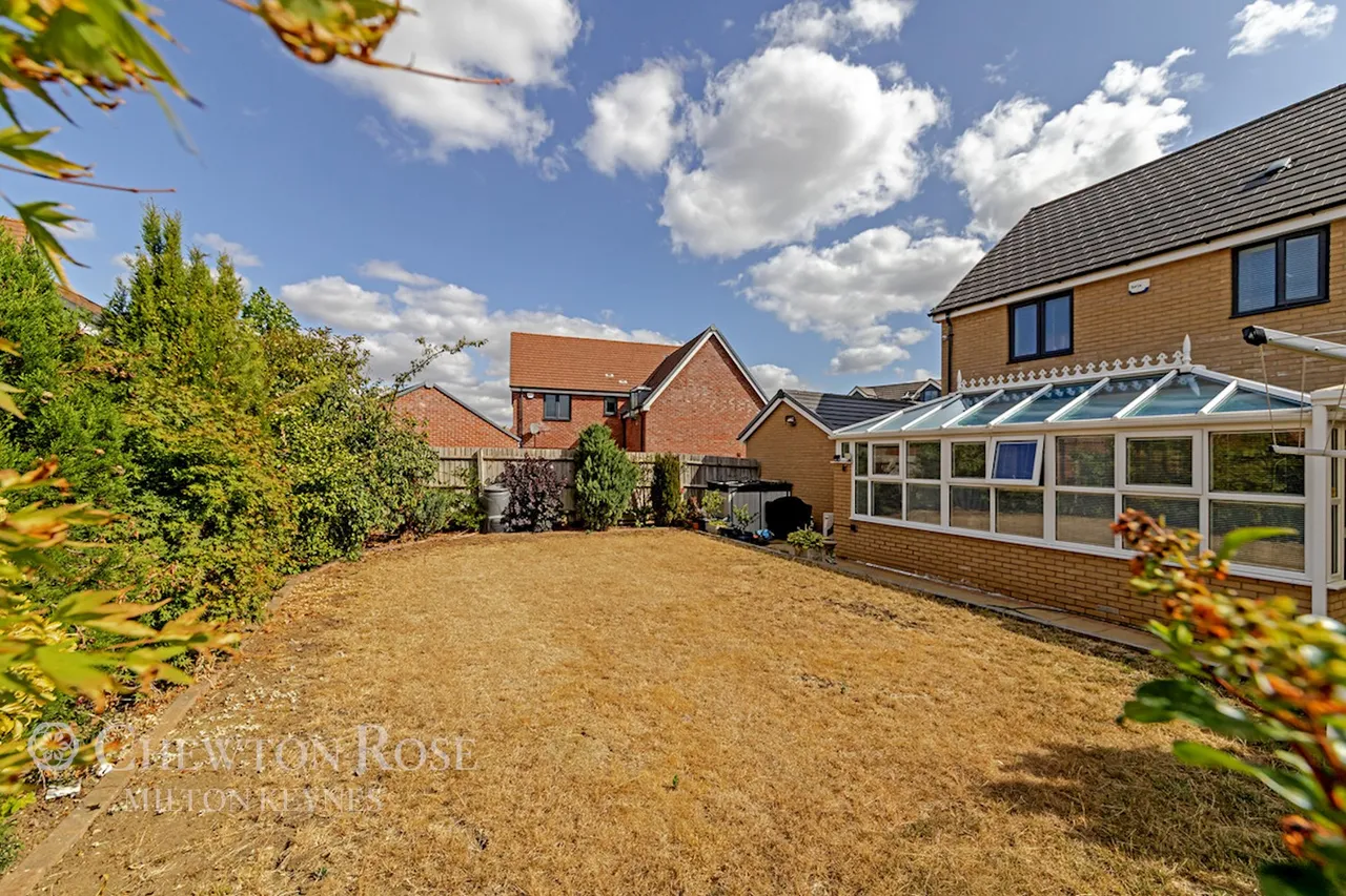 Folkes Road, Wootton, photo 30