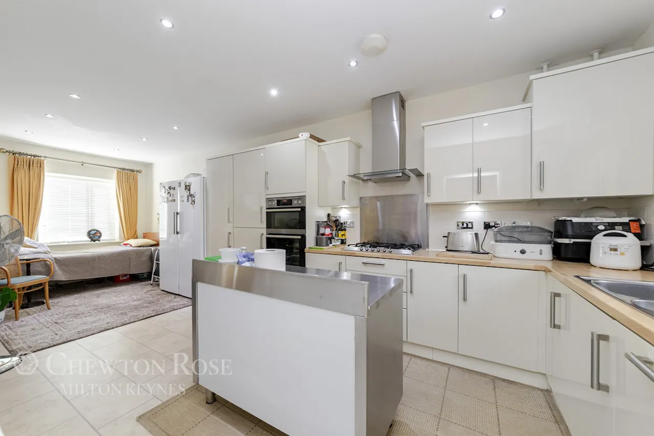 Folkes Road, Wootton, photo 17