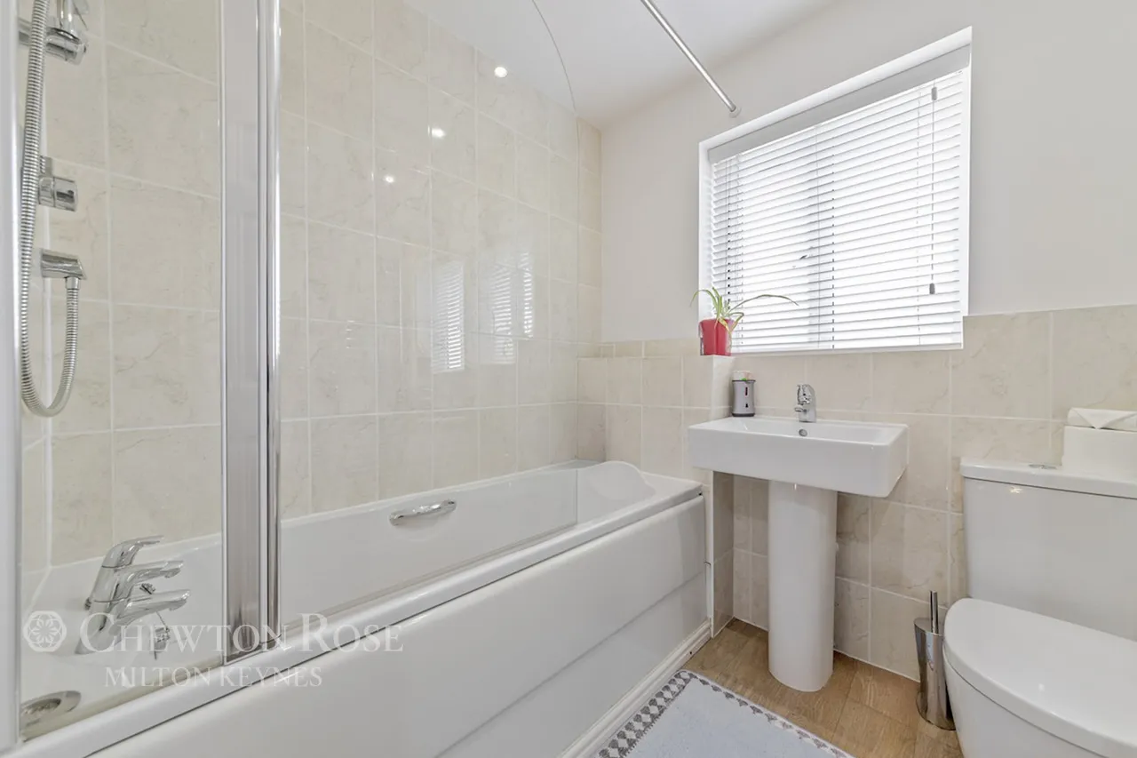Folkes Road, Wootton, photo 28