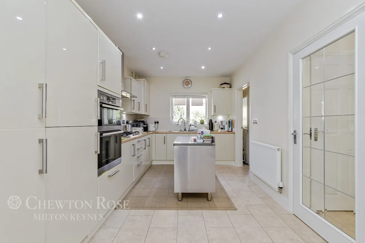 Folkes Road, Wootton, photo 15
