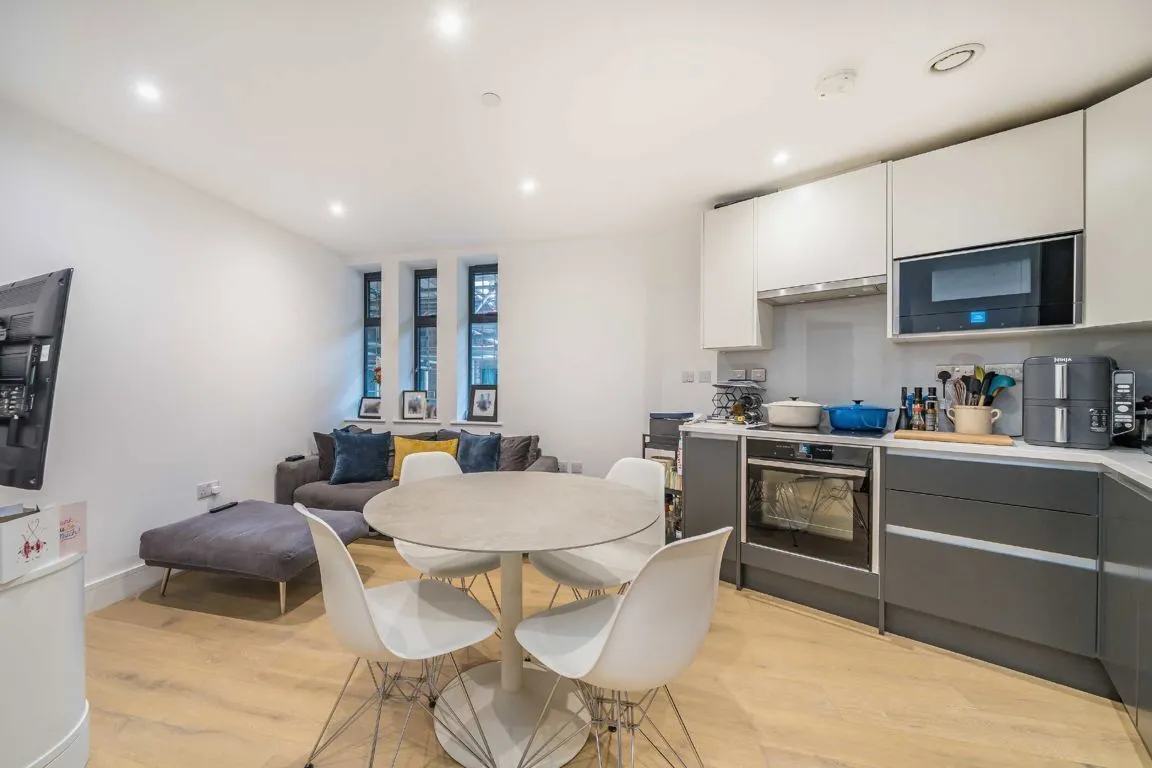 Abbeville Road, SW4, photo 2