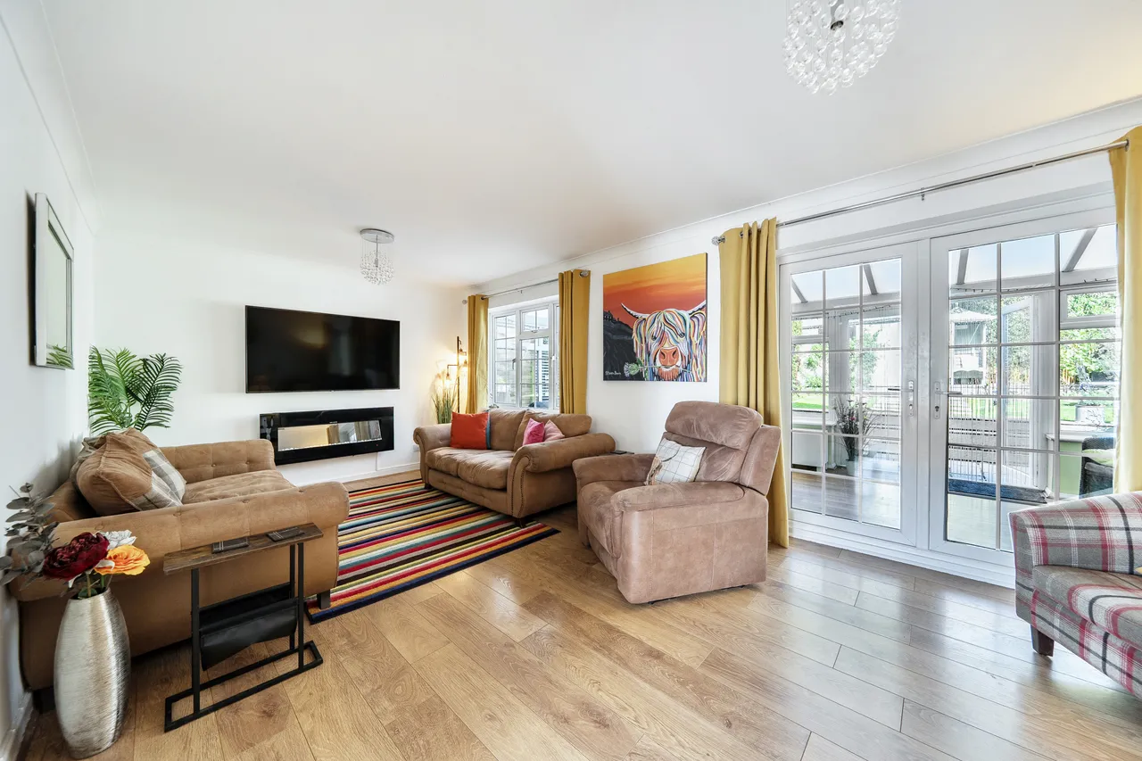 Stephenson Drive, East Grinstead, RH19, photo 3