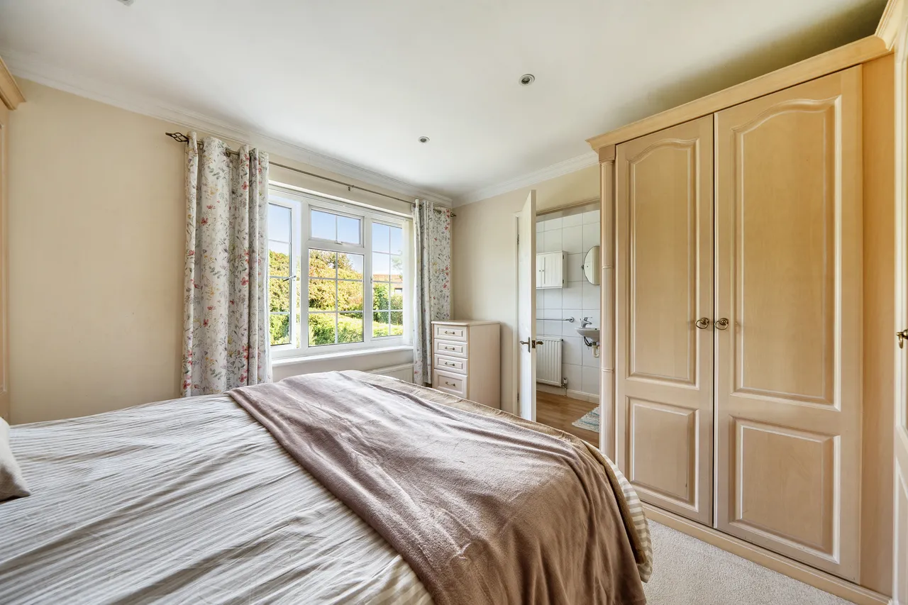 Stephenson Drive, East Grinstead, RH19, photo 7