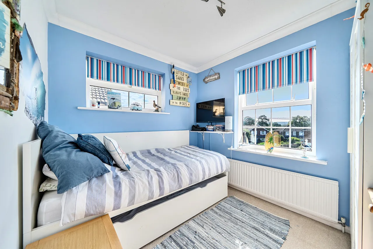 Stephenson Drive, East Grinstead, RH19, photo 9
