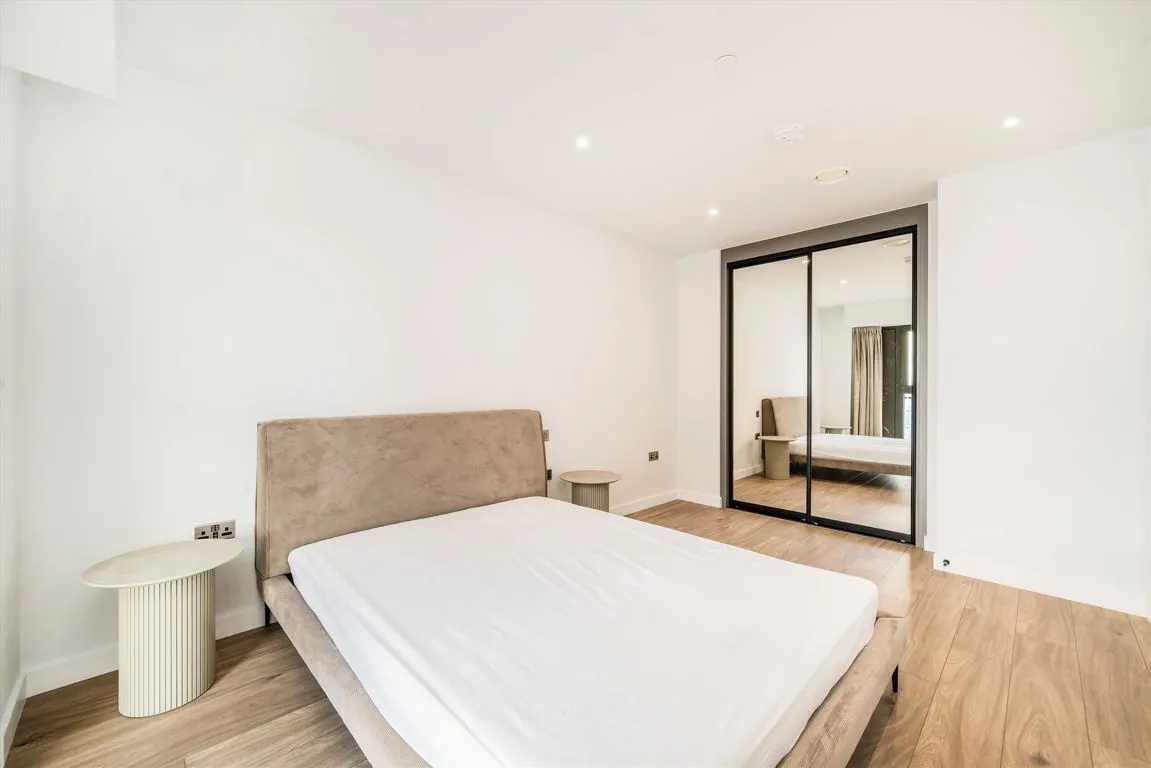 Victoria Road, North Acton, photo 6