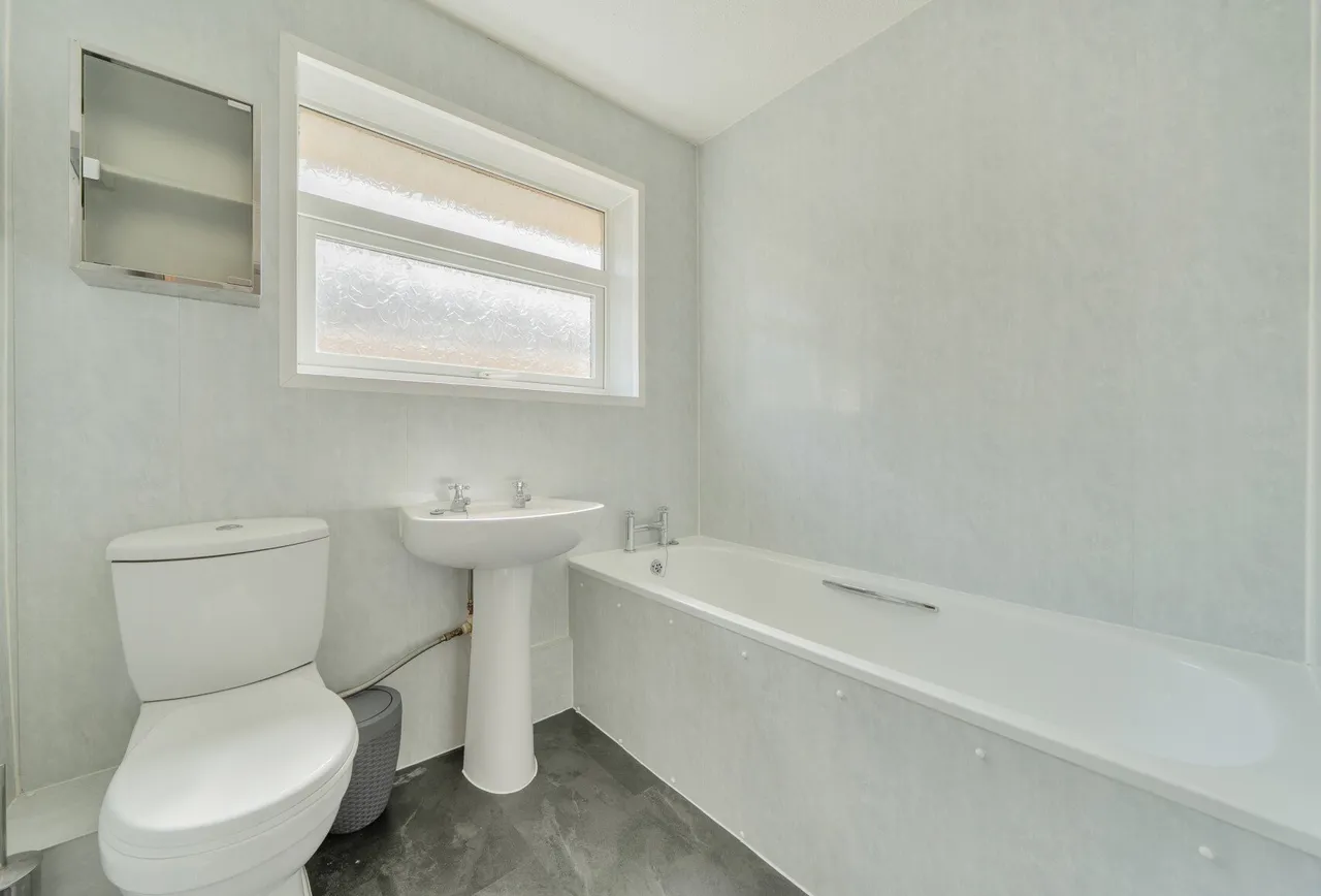 Roman Hackle Avenue, Gloucestershire, Wymans Brook, GL50 4RF, photo 8