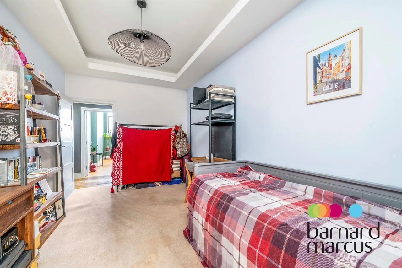 High Road, London, N12, photo 16