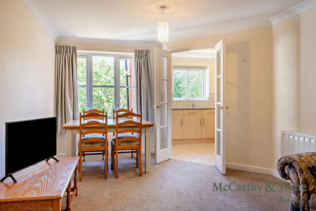 Buckingham Road, Brackley, NN13, photo 5