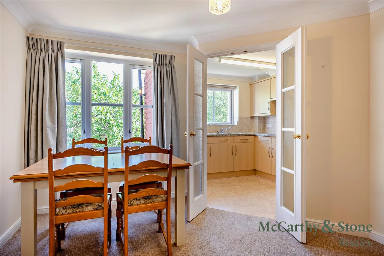 Buckingham Road, Brackley, NN13, photo 9