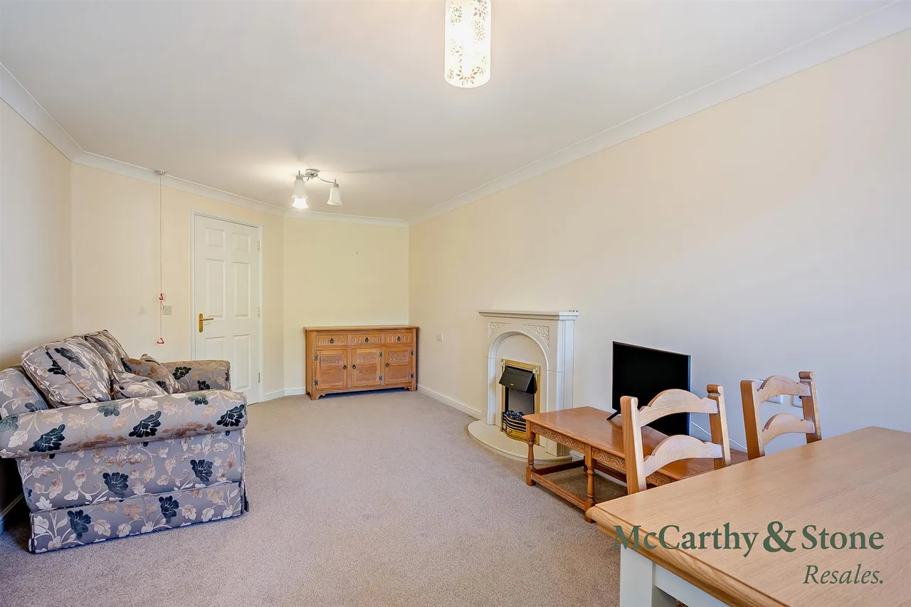 Buckingham Road, Brackley, NN13, photo 6