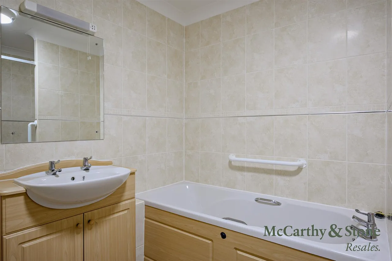 Buckingham Road, Brackley, NN13, photo 21