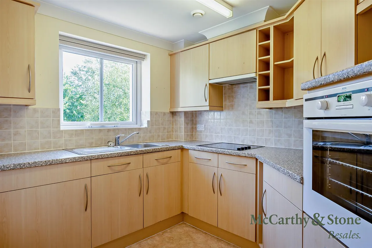 Buckingham Road, Brackley, NN13, photo 11